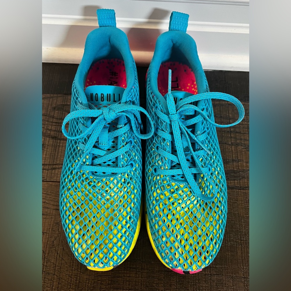 NOBULL SIZE 7 TENNIS SHOES